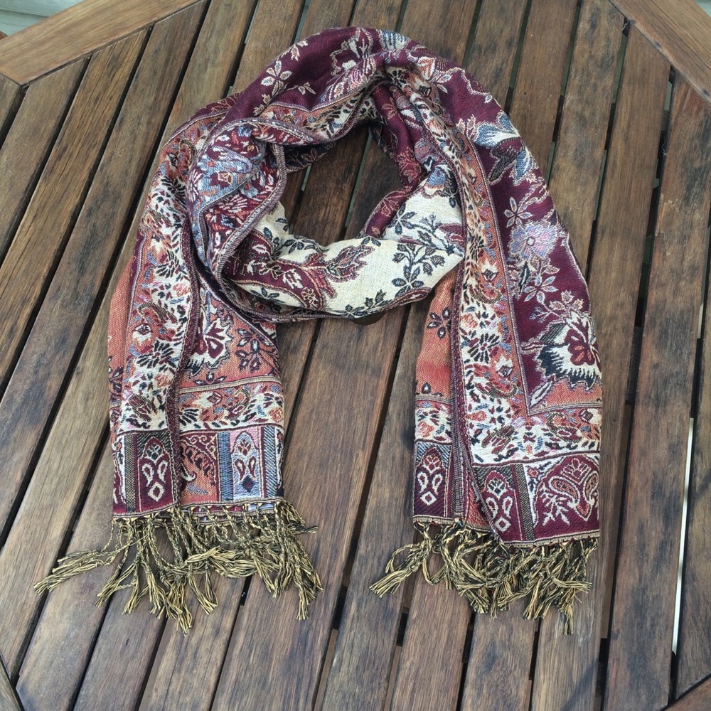Large Wrap/Shawl - Picture 2 of 2